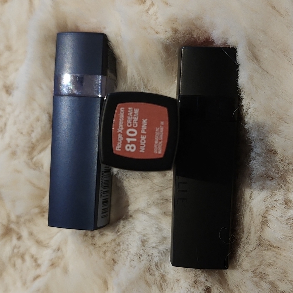 * 4 for $20* 💕 Marcelle lipstick